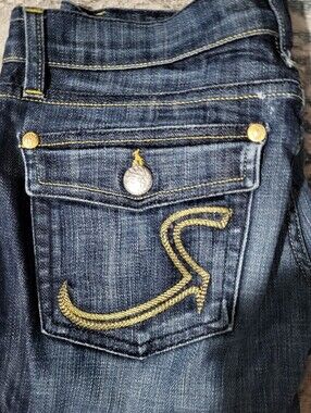 Rock & Republic Medium Wash Blue Jeans with Gold Embroidered Back Pocket